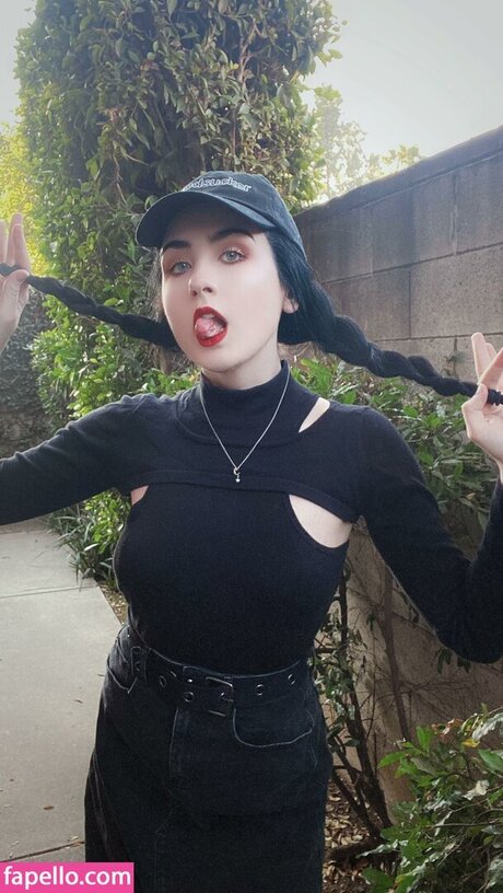 Amy Roberts xxx model photo