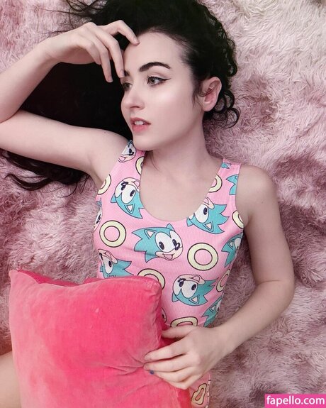 Amy Roberts pretty model images