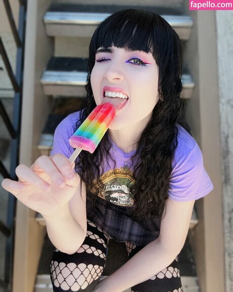 Amy Roberts beautiful actress image