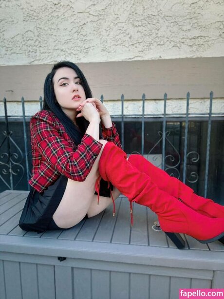 Amy Roberts art model archive