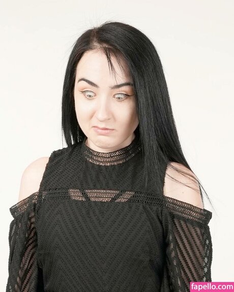 Amy Roberts exclusive model pictures