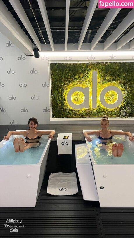 Caylee Cowan star photos