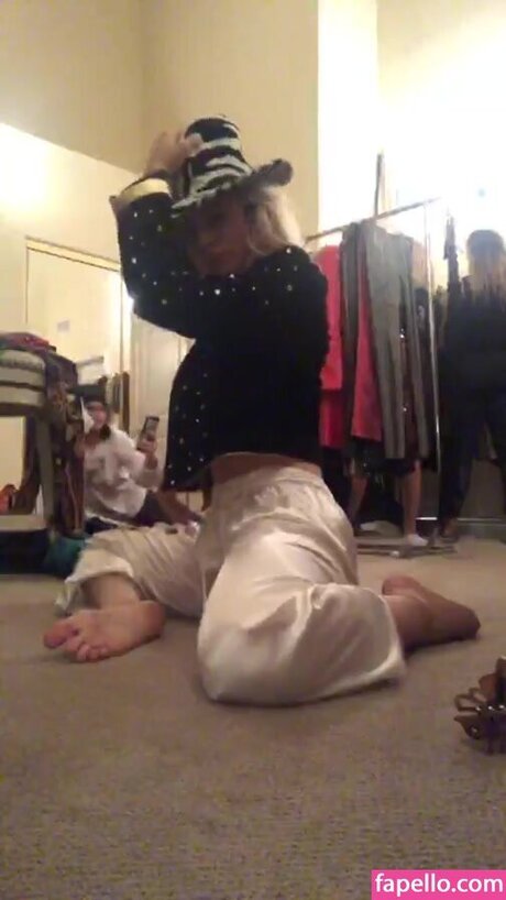 Caylee Cowan model exclusive pics