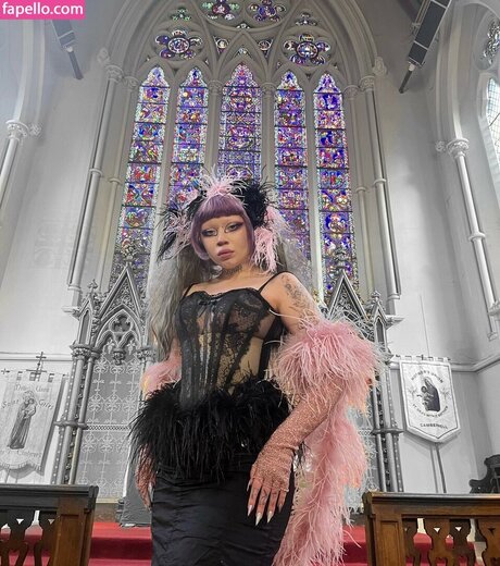 Jazmin Bean art star pictures