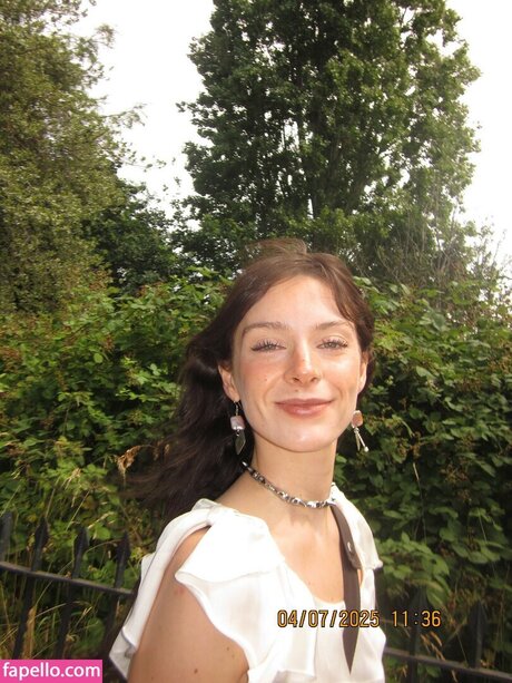 Holly Humberstone star erotic picture