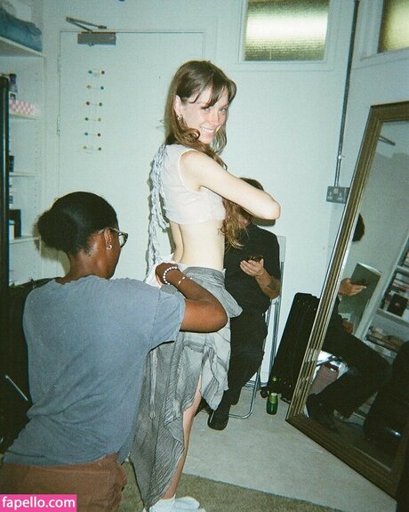 Holly Humberstone nice star images