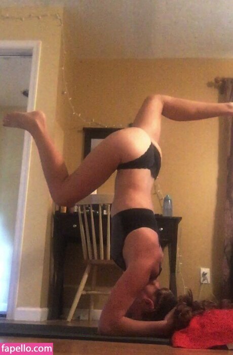 Squeezysyd model nude photos