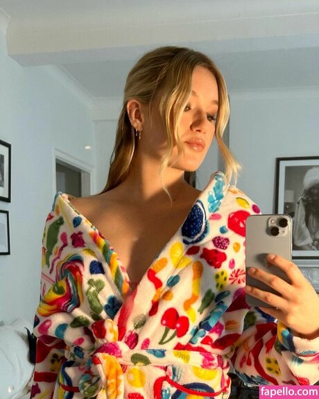 West Duchovny hot actress pics