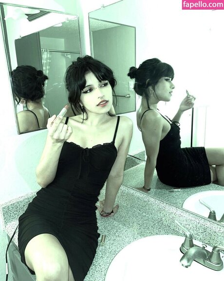 peeing onlyfans free pictures