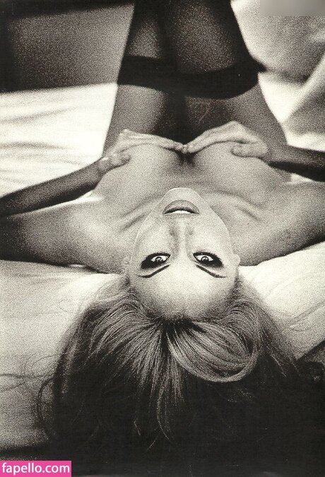 Adriana Karembeu pornstar nude photo