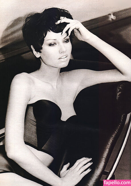 Adriana Karembeu pornstar naked pics