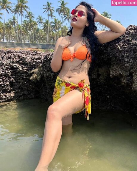 Manvi Chugh model nice pictures