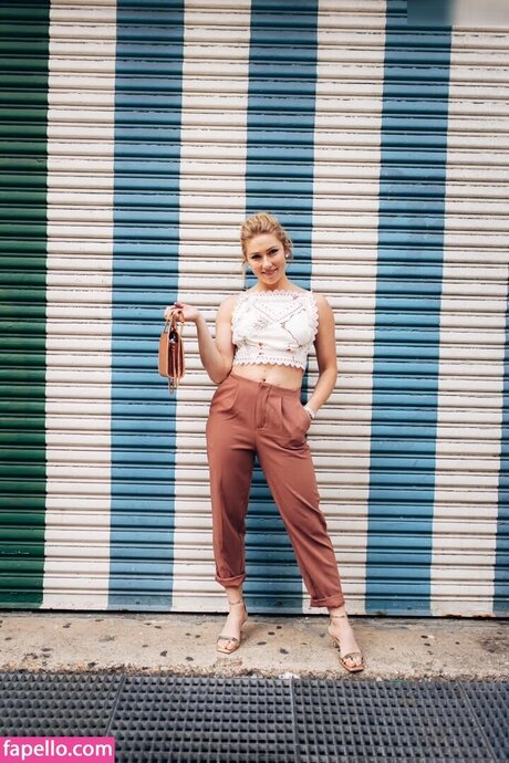 Mikaela Shiffrin model sexy pic