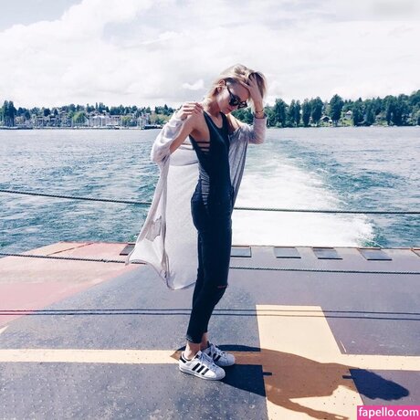 Carolin Niemczyk free model img