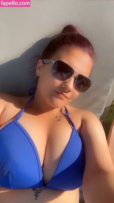 Chelzbcfcburke model nude picture