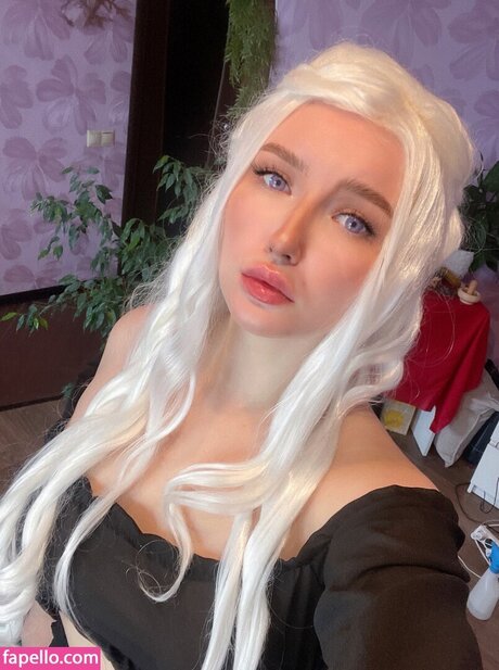 Elena Kyalviyainen star top photo