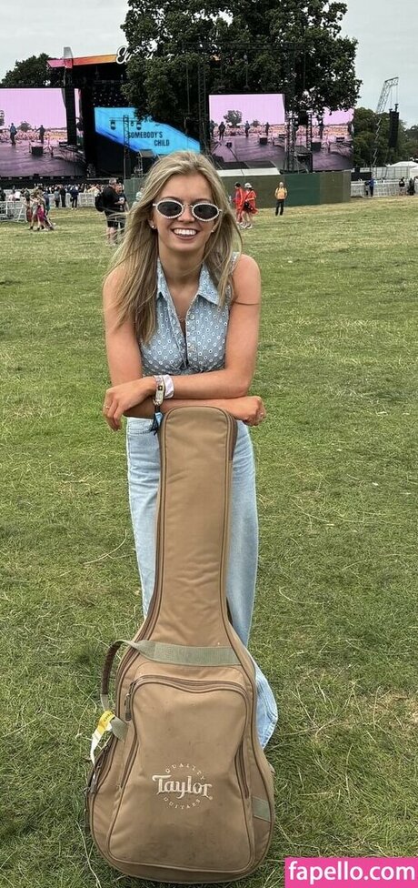 Zoe Clarke model porn img