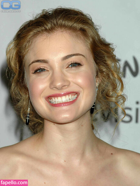 Skyler Samuels naked actress gallery