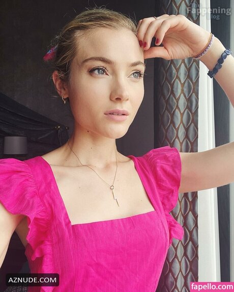 Skyler Samuels pretty actress pics