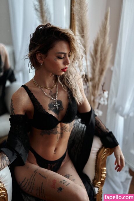 bezcka_ beautiful model pic