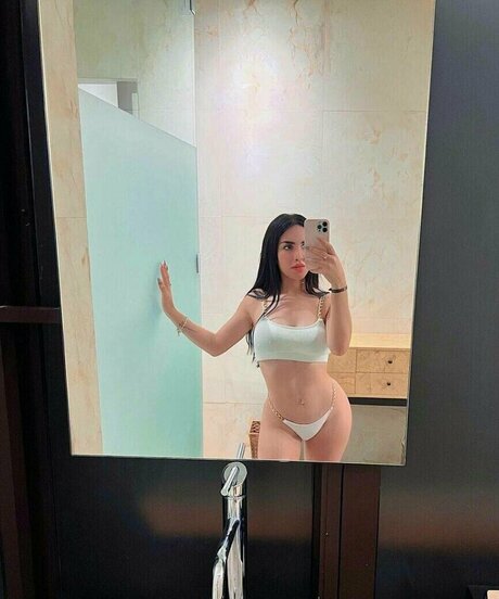 Kimberly Loaiza model hd pic