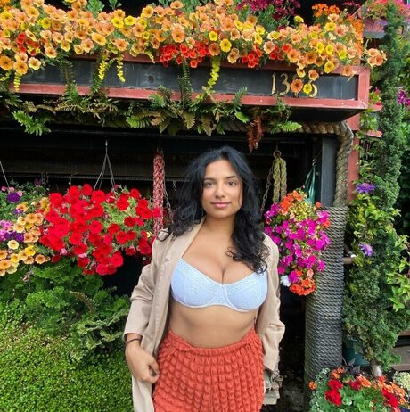 Abby Govindan erotic actress picture