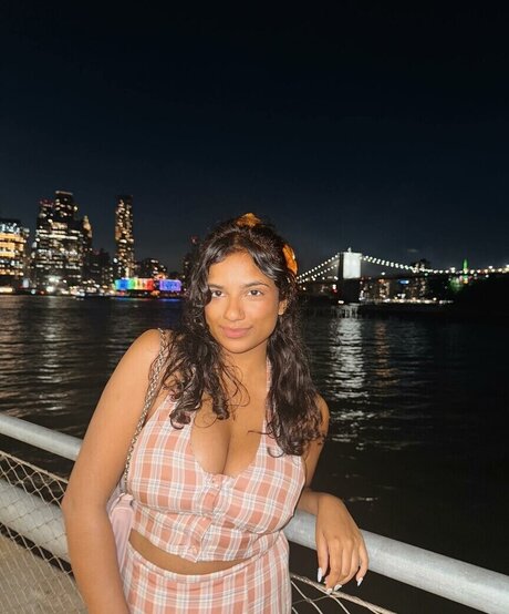 Abby Govindan star pornographic photo