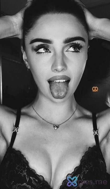 Lucy Blanc art star image