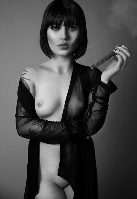 Pamela Cascante star naked picture