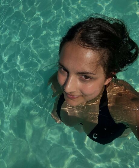 Fei LE Gal model nude picture