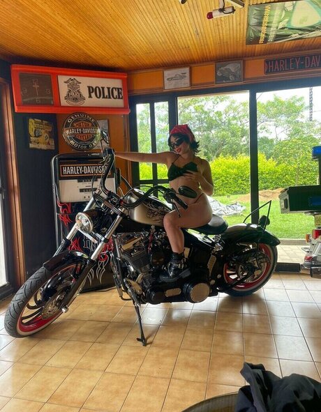 Kemmadaki exclusive pornstar photos