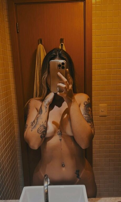 Pamela Sara model gallery