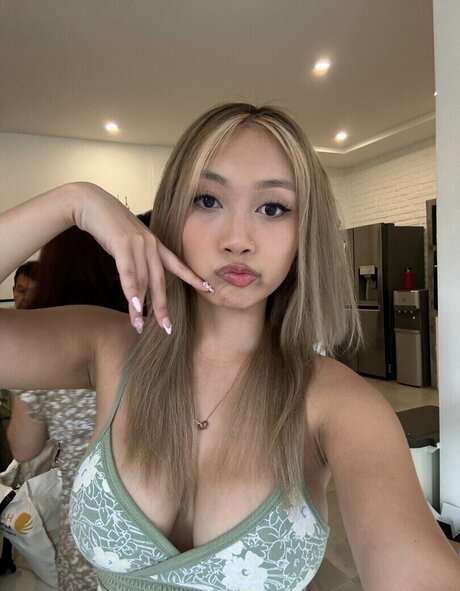 Daisee Hue star beautiful gallery