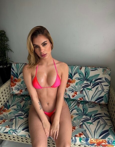 Doris Medeiros model free picture