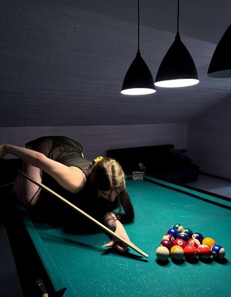 bysinnk naked model picture