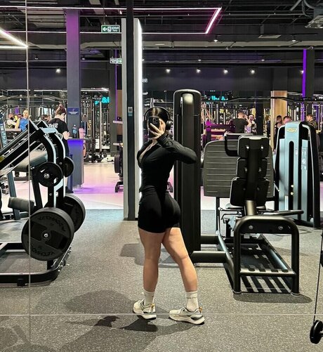 bysinnk model nice photo