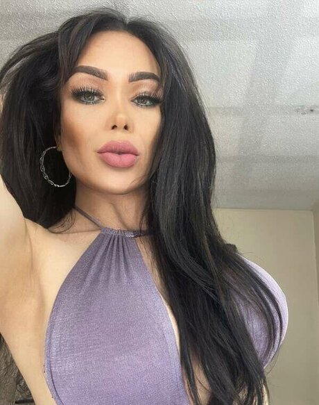 Devany Soto naked model photos