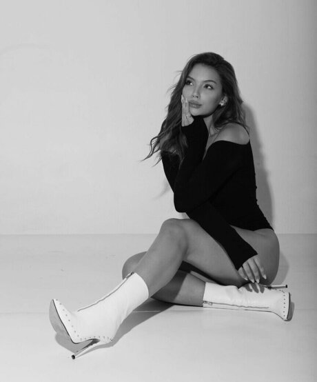 Gabriely Miranda model adult photos