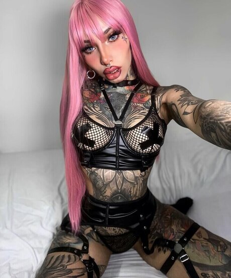 Divinajuventu hot pornstar image