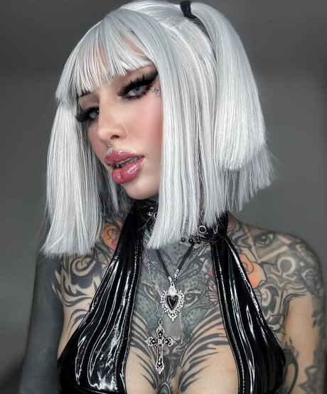 Divinajuventu high quality model gallery