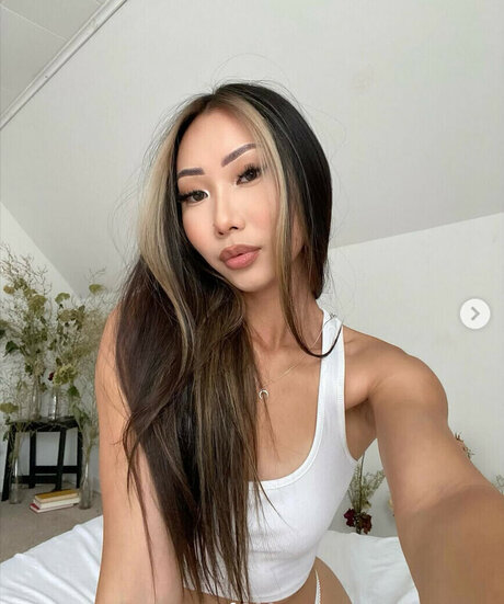 Ena Lor Hmong pornstar erotic picture