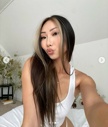 Ena Lor Hmong model pretty picture