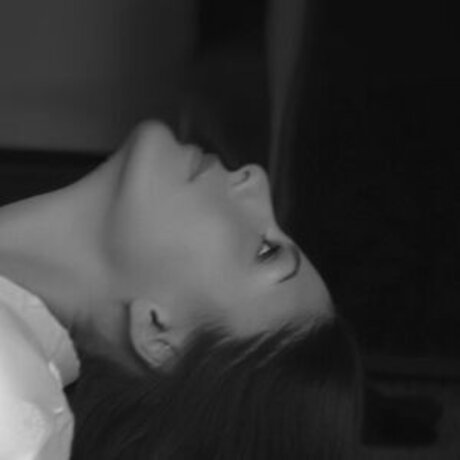 Funda Vanroy model porn photo