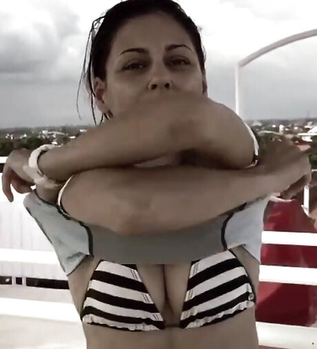 Funda Vanroy model sexy img