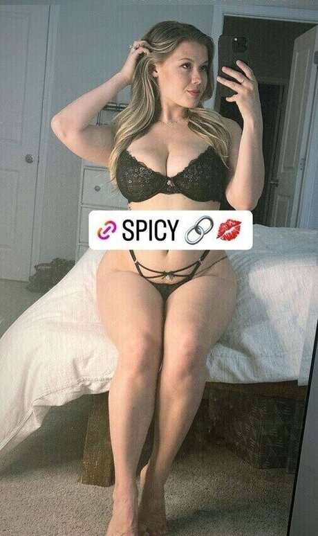 Erin Nicole top model picture