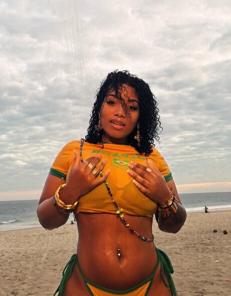 kortynie pornographic model pic