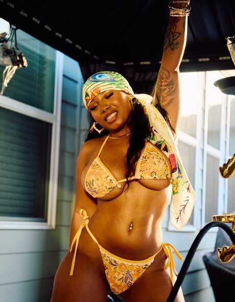 kortynie sexy model pics