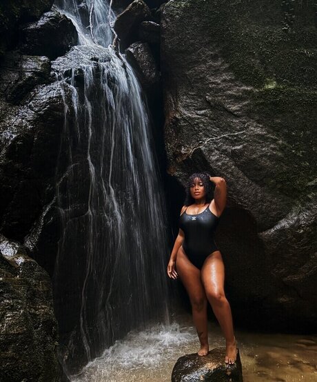 kortynie nudes model pic