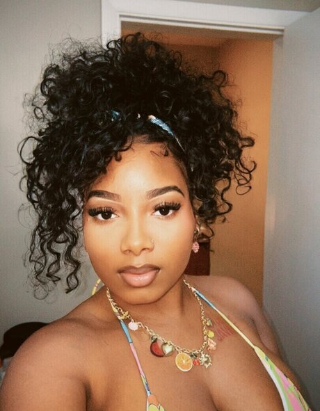 kortynie sexy model image