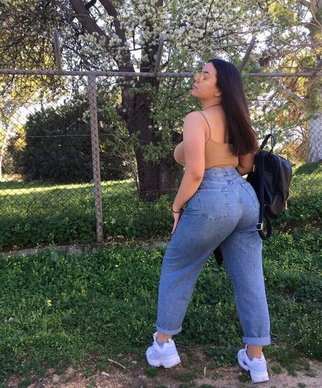 Zeneia s ASMR star naked image